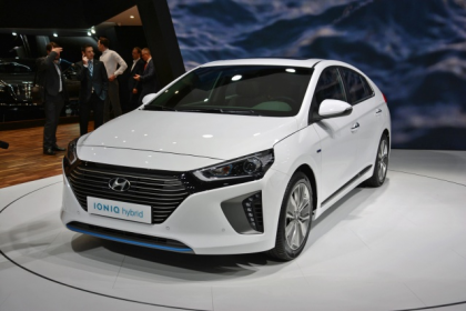 Hyundai trình làng bộ ba Ioniq trực tiếp đối đầu với Toyota Prius