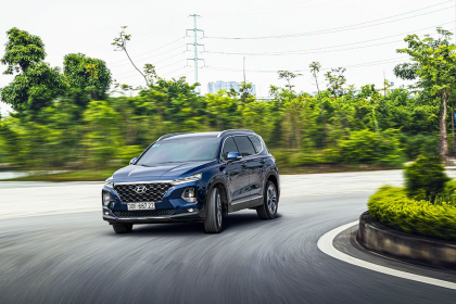 Hyundai Santa Fe giảm giá mạnh tại đại lý, đẩy nhanh hàng tồn kho
