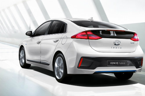 Hyundai Ioniq thách thức các mẫu xe công nghệ cao